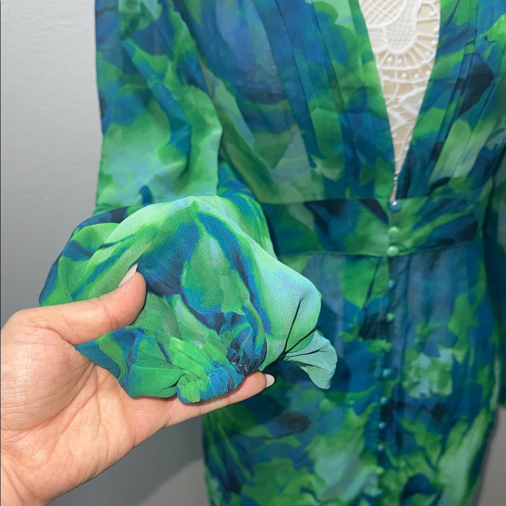 Elegant Long Sleeve Floral Dress in Green and Blue - Picture 5 of 9